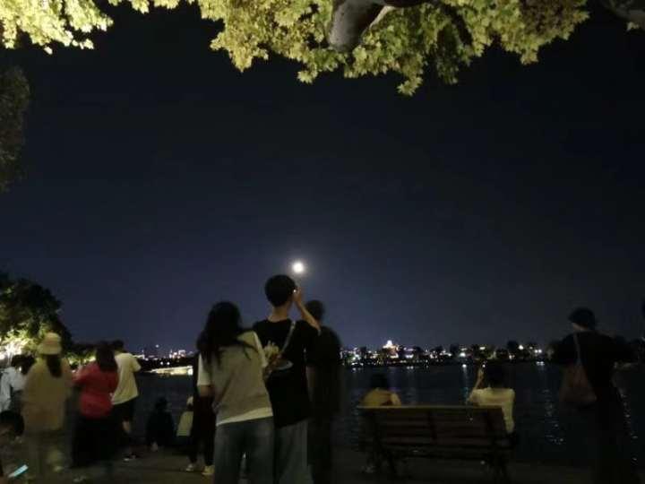 朋友圈摄影大赛卷起来了!“十五的月亮十五圆”,今晚你在哪里赏月?休闲区蓝鸢梦想 - Www.slyday.coM 朋友圈摄影大赛卷起来了!“十五的月亮十五圆”,今晚你在哪里赏月?休闲区蓝鸢梦想 - Www.slyday.coM