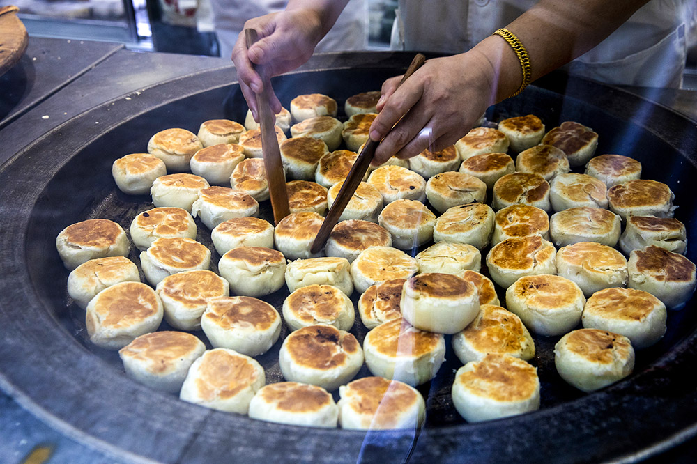 【图集】“土月饼”走红中秋市场,每一口都是儿时的味道休闲区蓝鸢梦想 - Www.slyday.coM 【图集】“土月饼”走红中秋市场,每一口都是儿时的味道休闲区蓝鸢梦想 - Www.slyday.coM