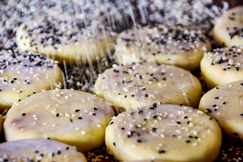 【图集】“土月饼”走红中秋市场,每一口都是儿时的味道休闲区蓝鸢梦想 - Www.slyday.coM 【图集】“土月饼”走红中秋市场,每一口都是儿时的味道休闲区蓝鸢梦想 - Www.slyday.coM