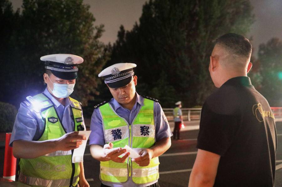 这是中秋假期聊城街头别样的风景线,他们坚守一线只为……休闲区蓝鸢梦想 - Www.slyday.coM 这是中秋假期聊城街头别样的风景线,他们坚守一线只为……休闲区蓝鸢梦想 - Www.slyday.coM