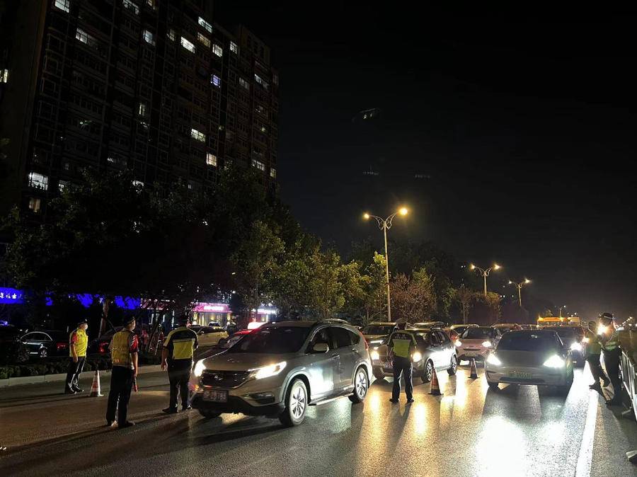 这是中秋假期聊城街头别样的风景线,他们坚守一线只为……休闲区蓝鸢梦想 - Www.slyday.coM 这是中秋假期聊城街头别样的风景线,他们坚守一线只为……休闲区蓝鸢梦想 - Www.slyday.coM