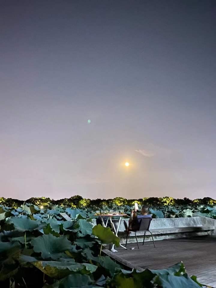 朋友圈摄影大赛卷起来了!“十五的月亮十五圆”,今晚你在哪里赏月?休闲区蓝鸢梦想 - Www.slyday.coM 朋友圈摄影大赛卷起来了!“十五的月亮十五圆”,今晚你在哪里赏月?休闲区蓝鸢梦想 - Www.slyday.coM