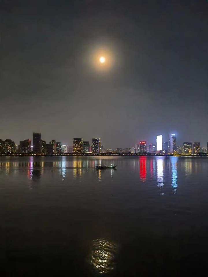 朋友圈摄影大赛卷起来了!“十五的月亮十五圆”,今晚你在哪里赏月?休闲区蓝鸢梦想 - Www.slyday.coM 朋友圈摄影大赛卷起来了!“十五的月亮十五圆”,今晚你在哪里赏月?休闲区蓝鸢梦想 - Www.slyday.coM