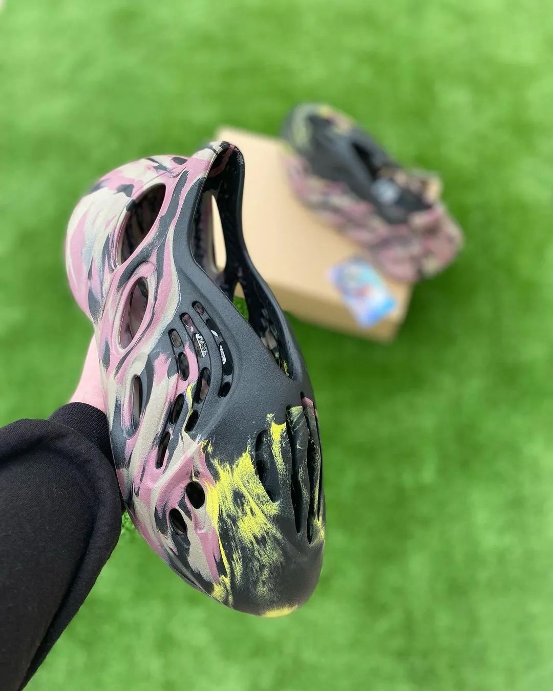 阿迪放大招!adidas"洞洞鞋"又爆出新配色,复刻发售确认了!休闲区蓝鸢梦想 - Www.slyday.coM 阿迪放大招!adidas"洞洞鞋"又爆出新配色,复刻发售确认了!休闲区蓝鸢梦想 - Www.slyday.coM