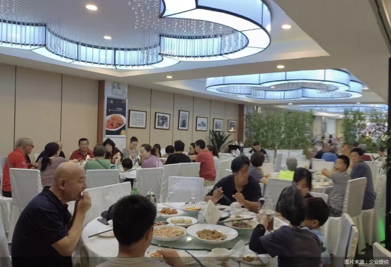 除了线下堂食,华天老字号线上外卖也火热起来。