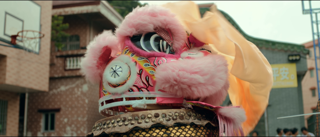 狮群里,出现了一只粉色的小狮子......休闲区蓝鸢梦想 - Www.slyday.coM 狮群里,出现了一只粉色的小狮子......休闲区蓝鸢梦想 - Www.slyday.coM