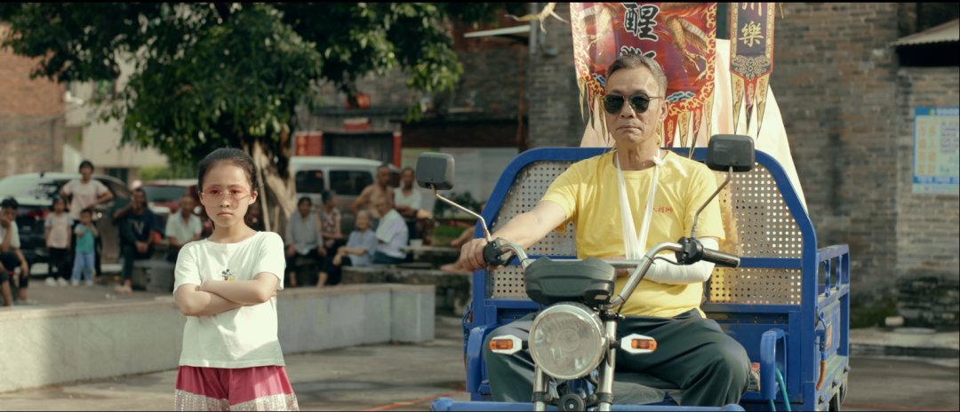 狮群里,出现了一只粉色的小狮子......休闲区蓝鸢梦想 - Www.slyday.coM 狮群里,出现了一只粉色的小狮子......休闲区蓝鸢梦想 - Www.slyday.coM