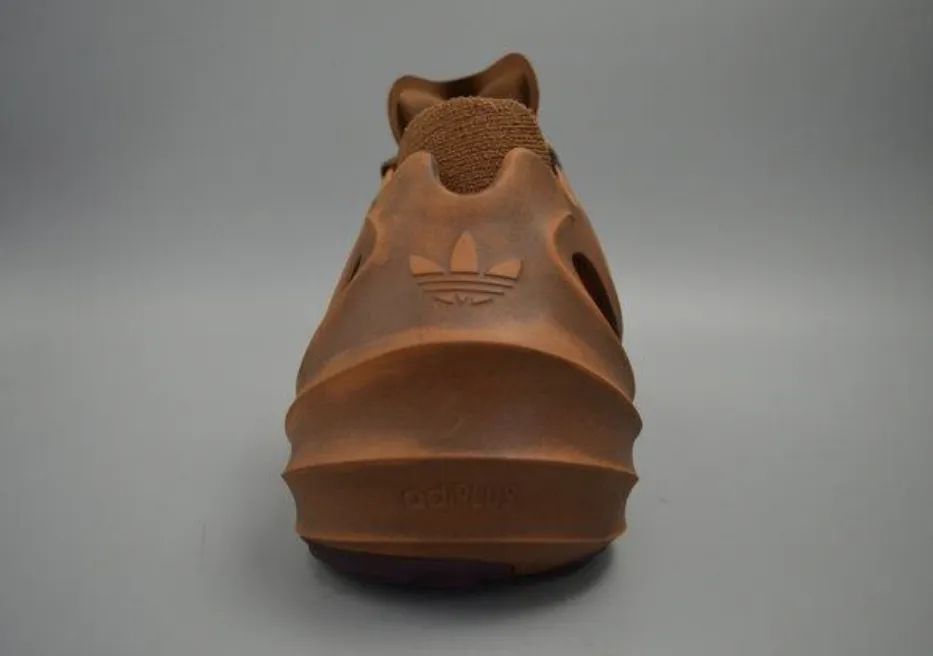 阿迪放大招!adidas"洞洞鞋"又爆出新配色,复刻发售确认了!休闲区蓝鸢梦想 - Www.slyday.coM 阿迪放大招!adidas"洞洞鞋"又爆出新配色,复刻发售确认了!休闲区蓝鸢梦想 - Www.slyday.coM