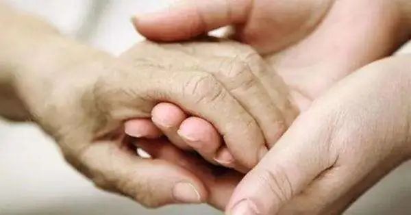 儿子不赡养母亲,母亲能否将百万房产赠与扶养人?法院判了!休闲区蓝鸢梦想 - Www.slyday.coM 儿子不赡养母亲,母亲能否将百万房产赠与扶养人?法院判了!休闲区蓝鸢梦想 - Www.slyday.coM