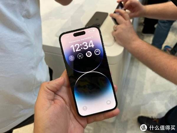 安卓与iPhone区别到底在那里,为什么卖这么贵的iPhone还有人抢着买,认为这是一种实力体现!休闲区蓝鸢梦想 - Www.slyday.coM 安卓与iPhone区别到底在那里,为什么卖这么贵的iPhone还有人抢着买,认为这是一种实力体现!休闲区蓝鸢梦想 - Www.slyday.coM