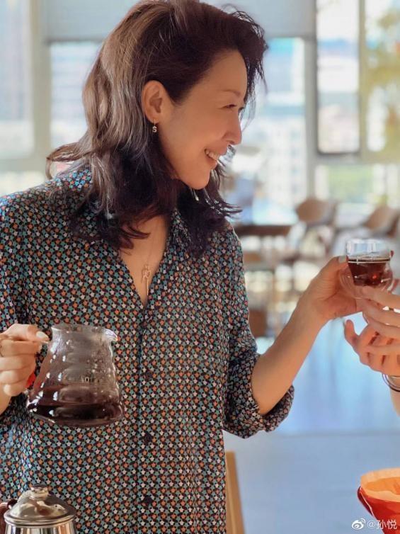 歌手孙悦:相夫教子17年,隐退多年再复出,50岁依旧能唱跳休闲区蓝鸢梦想 - Www.slyday.coM 歌手孙悦:相夫教子17年,隐退多年再复出,50岁依旧能唱跳休闲区蓝鸢梦想 - Www.slyday.coM