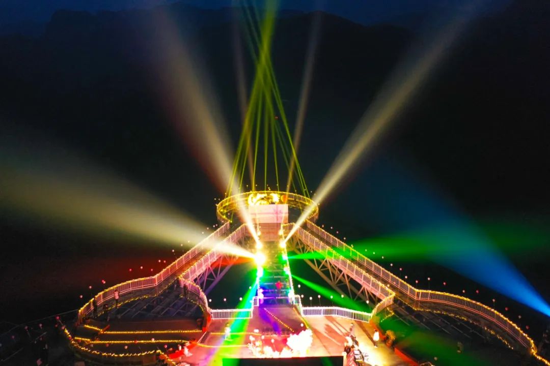 “求婚成功啦!”在青龙峡求婚太太太浪漫了!休闲区蓝鸢梦想 - Www.slyday.coM “求婚成功啦!”在青龙峡求婚太太太浪漫了!休闲区蓝鸢梦想 - Www.slyday.coM