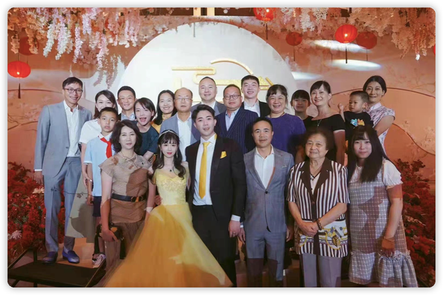 特步公主与七匹狼公子订婚,高颜值不输明星休闲区蓝鸢梦想 - Www.slyday.coM 特步公主与七匹狼公子订婚,高颜值不输明星休闲区蓝鸢梦想 - Www.slyday.coM