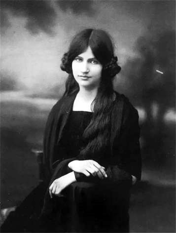 莫迪里阿尼:当自己足够了解一个人的灵魂时,才会为她画上瞳孔休闲区蓝鸢梦想 - Www.slyday.coM 莫迪里阿尼:当自己足够了解一个人的灵魂时,才会为她画上瞳孔休闲区蓝鸢梦想 - Www.slyday.coM