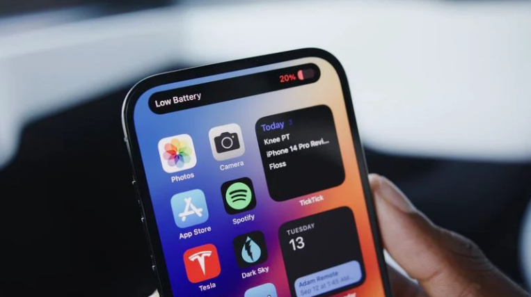苹果iPhone 14 Pro灵动岛可显示30多种信息,包括低电量提醒休闲区蓝鸢梦想 - Www.slyday.coM 苹果iPhone 14 Pro灵动岛可显示30多种信息,包括低电量提醒休闲区蓝鸢梦想 - Www.slyday.coM
