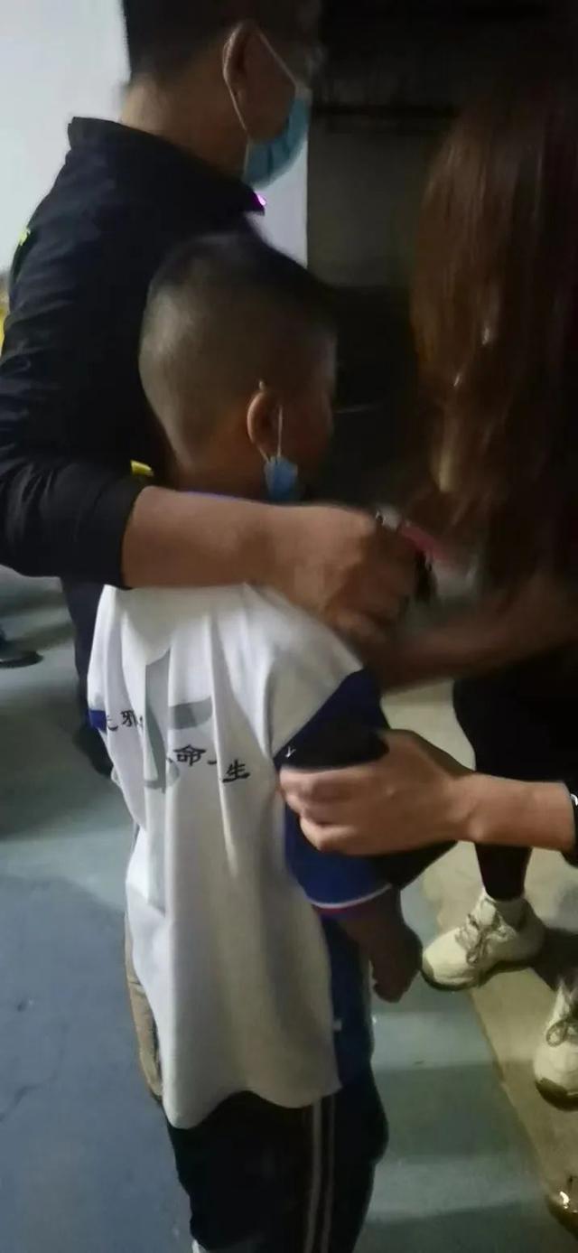 一天两夜!走失的12岁男孩回家了!奶奶在电话里一直说着谢谢…休闲区蓝鸢梦想 - Www.slyday.coM 一天两夜!走失的12岁男孩回家了!奶奶在电话里一直说着谢谢…休闲区蓝鸢梦想 - Www.slyday.coM