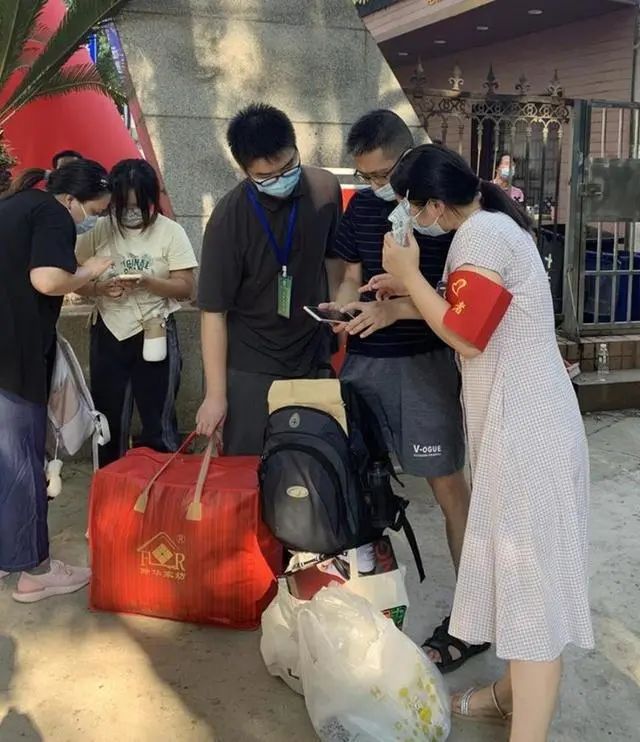 亚慱体育APP在线下载52岁大一新生报到,被质疑“浪费教育资源” 亚慱体育APP在线下载52岁大一新生报到,被质疑“浪费教育资源”