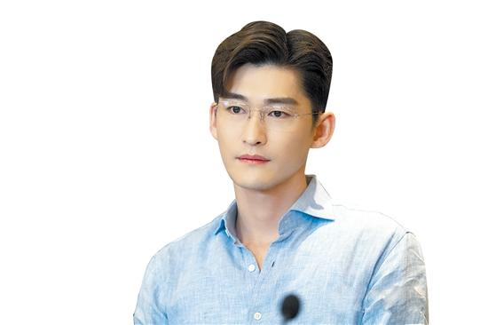 《东八区的先生们》遭遇全网差评,张翰难辞其咎:撕碎遮羞布,烂得由表及里休闲区蓝鸢梦想 - Www.slyday.coM 《东八区的先生们》遭遇全网差评,张翰难辞其咎:撕碎遮羞布,烂得由表及里休闲区蓝鸢梦想 - Www.slyday.coM