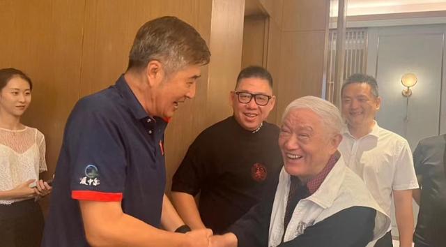 老戏骨聚会!林威晒多人同框视频,87岁牛犇罕露面状态好休闲区蓝鸢梦想 - Www.slyday.coM 老戏骨聚会!林威晒多人同框视频,87岁牛犇罕露面状态好休闲区蓝鸢梦想 - Www.slyday.coM