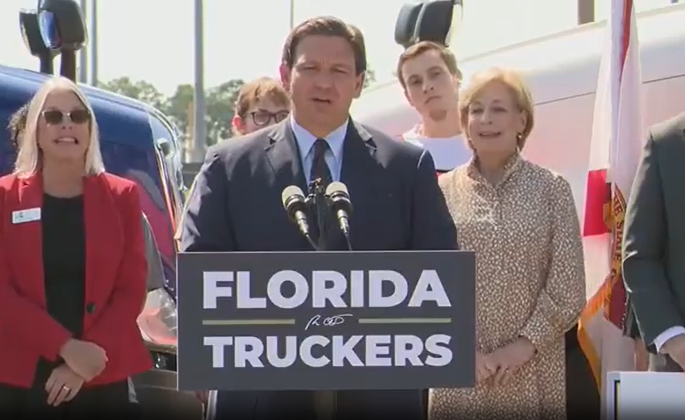 佛罗里达州共和党籍州长德桑蒂斯15日发表讲话，视频截图