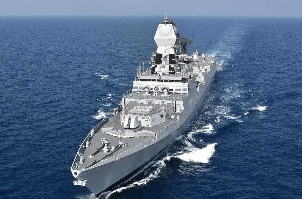 印度“加尔各答”级防空驱逐舰。