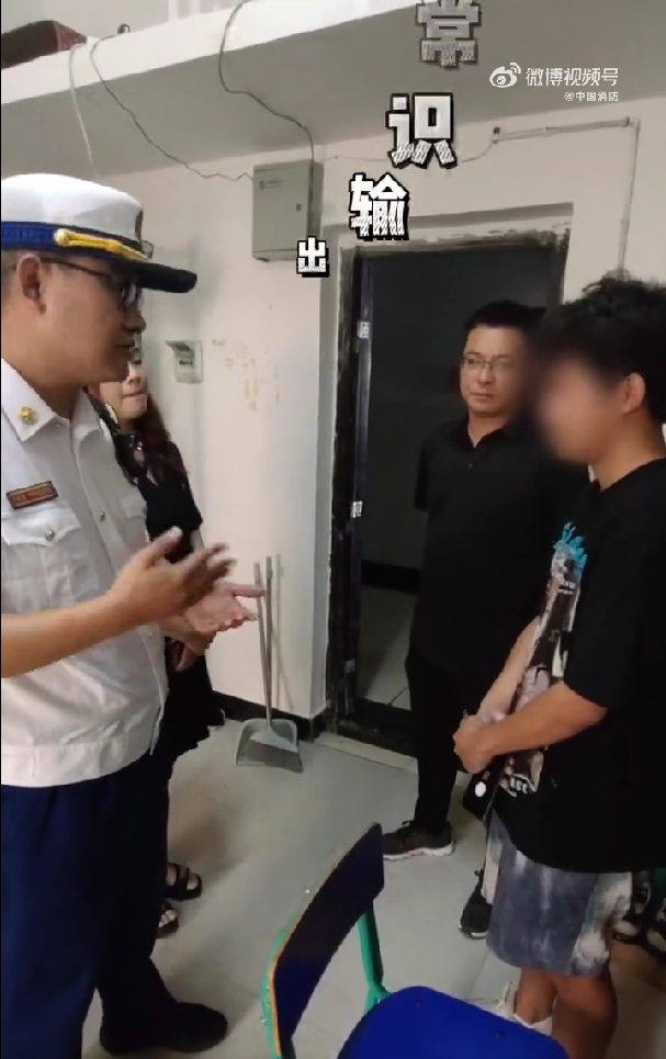 宿舍炖鲫鱼汤还发短视频炫耀,被这届网友排队举报!果然,TA们又顺网线找上门了休闲区蓝鸢梦想 - Www.slyday.coM 宿舍炖鲫鱼汤还发短视频炫耀,被这届网友排队举报!果然,TA们又顺网线找上门了休闲区蓝鸢梦想 - Www.slyday.coM