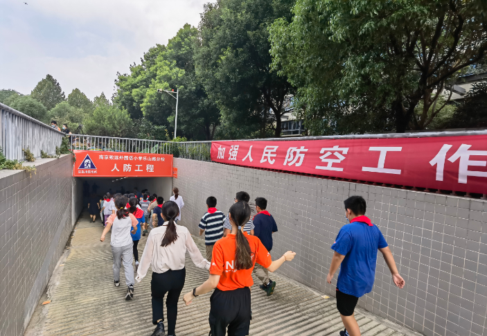 勿忘历史,今天南京千台警报器同步鸣响休闲区蓝鸢梦想 - Www.slyday.coM 勿忘历史,今天南京千台警报器同步鸣响休闲区蓝鸢梦想 - Www.slyday.coM