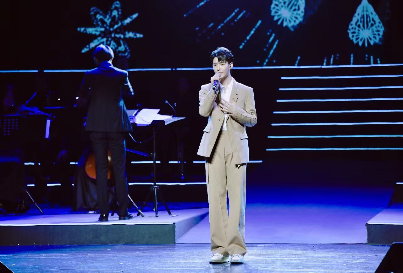 上海轻音乐团招新人歌手,为什么朱逢博屠巴海都来给他打 call?休闲区蓝鸢梦想 - Www.slyday.coM 上海轻音乐团招新人歌手,为什么朱逢博屠巴海都来给他打 call?休闲区蓝鸢梦想 - Www.slyday.coM