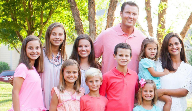 他也叫里弗斯,NFL球星生9个孩子,球迷:身体太好了休闲区蓝鸢梦想 - Www.slyday.coM 他也叫里弗斯,NFL球星生9个孩子,球迷:身体太好了休闲区蓝鸢梦想 - Www.slyday.coM