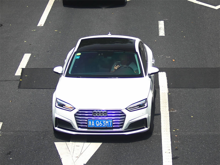 教训都这么深刻了!周一早高峰,我们想提醒一句:开车不看手机,骑车也一样休闲区蓝鸢梦想 - Www.slyday.coM 教训都这么深刻了!周一早高峰,我们想提醒一句:开车不看手机,骑车也一样休闲区蓝鸢梦想 - Www.slyday.coM