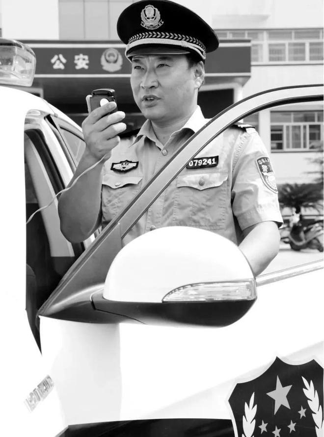 湖北黄梅一派出所副所长抓捕嫌疑人时壮烈牺牲休闲区蓝鸢梦想 - Www.slyday.coM 湖北黄梅一派出所副所长抓捕嫌疑人时壮烈牺牲休闲区蓝鸢梦想 - Www.slyday.coM