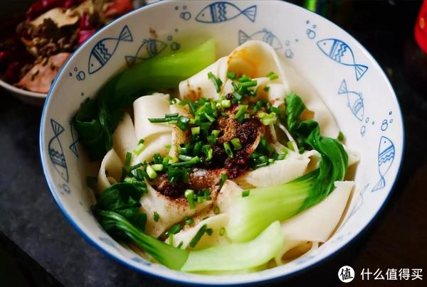 陕西油泼扯面——面食界低调的王者休闲区蓝鸢梦想 - Www.slyday.coM 陕西油泼扯面——面食界低调的王者休闲区蓝鸢梦想 - Www.slyday.coM