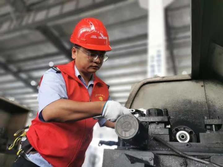 青年工匠送技术上门,帮助企业解决难题休闲区蓝鸢梦想 - Www.slyday.coM 青年工匠送技术上门,帮助企业解决难题休闲区蓝鸢梦想 - Www.slyday.coM