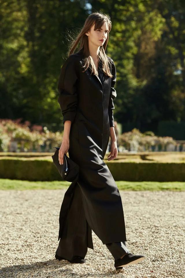 我们迷恋Lemaire、The Row、old CELINE,迷恋的是一种叫做“日常高级感”的风格休闲区蓝鸢梦想 - Www.slyday.coM 我们迷恋Lemaire、The Row、old CELINE,迷恋的是一种叫做“日常高级感”的风格休闲区蓝鸢梦想 - Www.slyday.coM