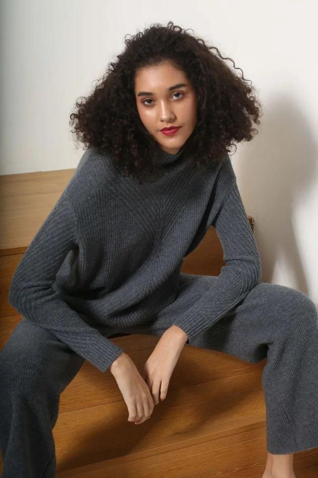 我们迷恋Lemaire、The Row、old CELINE,迷恋的是一种叫做“日常高级感”的风格休闲区蓝鸢梦想 - Www.slyday.coM 我们迷恋Lemaire、The Row、old CELINE,迷恋的是一种叫做“日常高级感”的风格休闲区蓝鸢梦想 - Www.slyday.coM