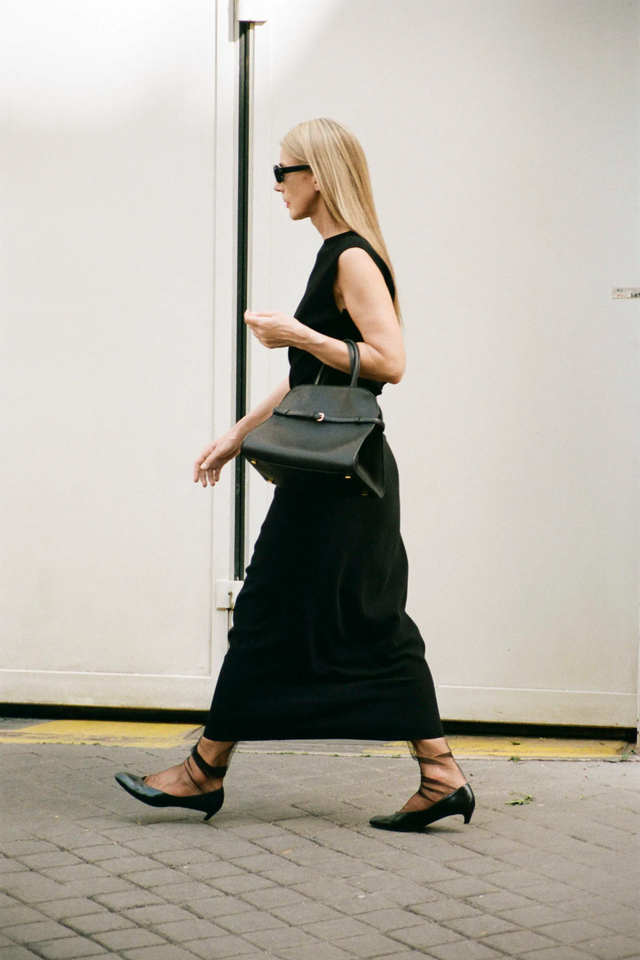 我们迷恋Lemaire、The Row、old CELINE,迷恋的是一种叫做“日常高级感”的风格休闲区蓝鸢梦想 - Www.slyday.coM 我们迷恋Lemaire、The Row、old CELINE,迷恋的是一种叫做“日常高级感”的风格休闲区蓝鸢梦想 - Www.slyday.coM