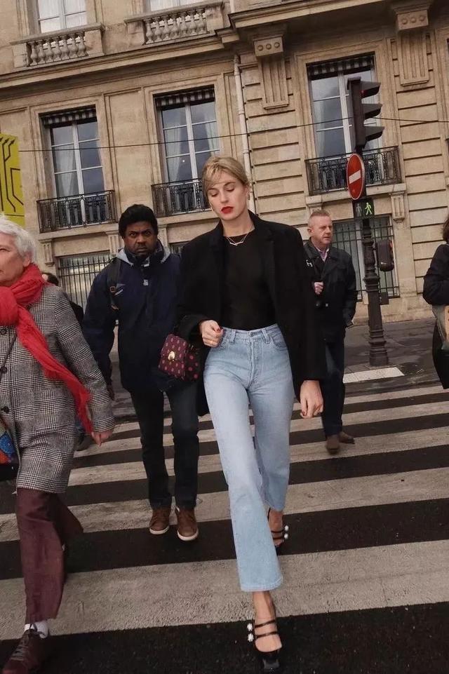 我们迷恋Lemaire、The Row、old CELINE,迷恋的是一种叫做“日常高级感”的风格休闲区蓝鸢梦想 - Www.slyday.coM 我们迷恋Lemaire、The Row、old CELINE,迷恋的是一种叫做“日常高级感”的风格休闲区蓝鸢梦想 - Www.slyday.coM