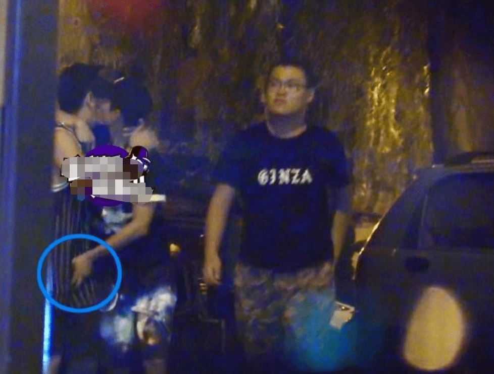 随地小便、亲吻男性,违规被罚,起底张一山黑历史,原来他真会玩休闲区蓝鸢梦想 - Www.slyday.coM 随地小便、亲吻男性,违规被罚,起底张一山黑历史,原来他真会玩休闲区蓝鸢梦想 - Www.slyday.coM