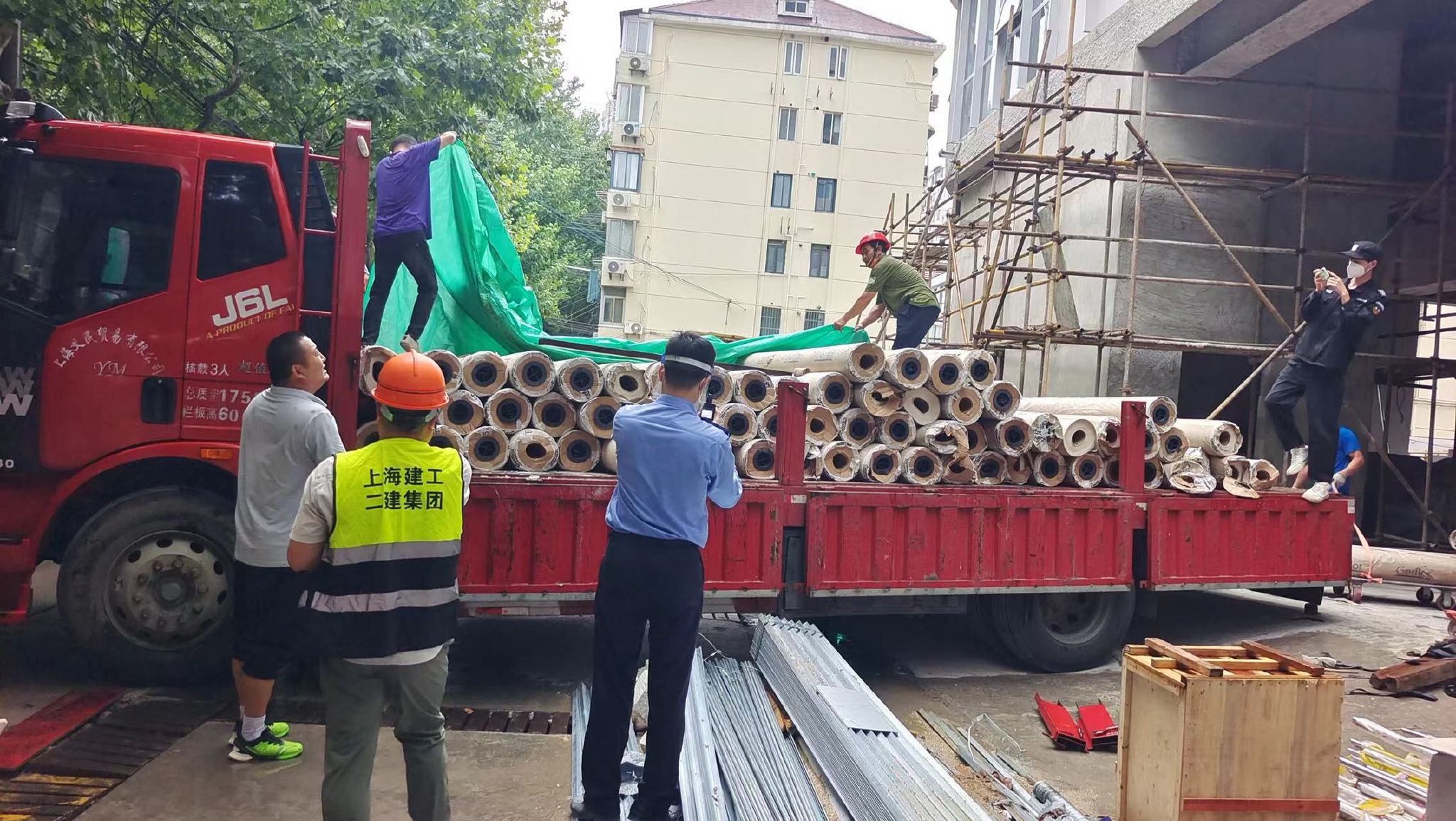 上海一医院扩建工地现场查获67卷侵权地胶，当事人被立案|静安区-ROR·体育(中国)