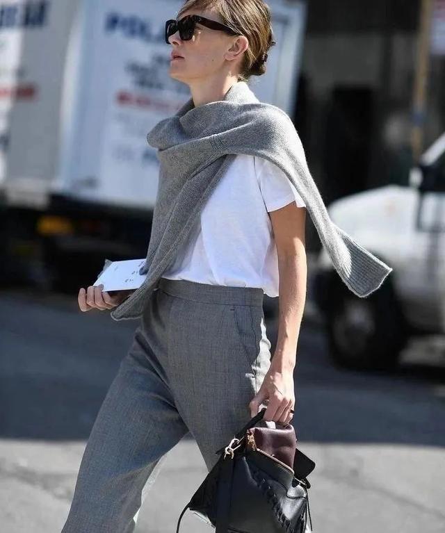 我们迷恋Lemaire、The Row、old CELINE,迷恋的是一种叫做“日常高级感”的风格休闲区蓝鸢梦想 - Www.slyday.coM 我们迷恋Lemaire、The Row、old CELINE,迷恋的是一种叫做“日常高级感”的风格休闲区蓝鸢梦想 - Www.slyday.coM