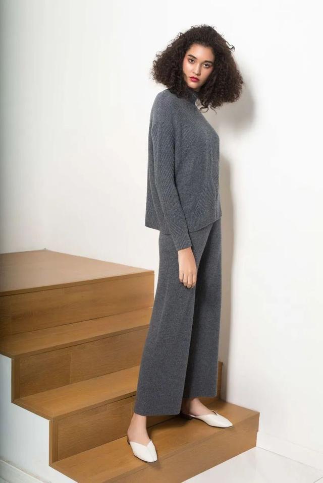 我们迷恋Lemaire、The Row、old CELINE,迷恋的是一种叫做“日常高级感”的风格休闲区蓝鸢梦想 - Www.slyday.coM 我们迷恋Lemaire、The Row、old CELINE,迷恋的是一种叫做“日常高级感”的风格休闲区蓝鸢梦想 - Www.slyday.coM