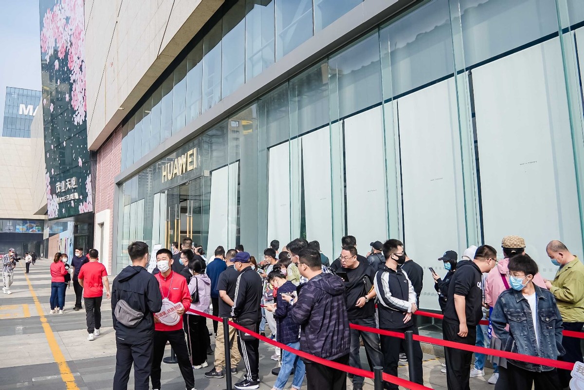 华为Mate50系列到底有多火?线上秒售罄,千人排队仍一机难求休闲区蓝鸢梦想 - Www.slyday.coM 华为Mate50系列到底有多火?线上秒售罄,千人排队仍一机难求休闲区蓝鸢梦想 - Www.slyday.coM