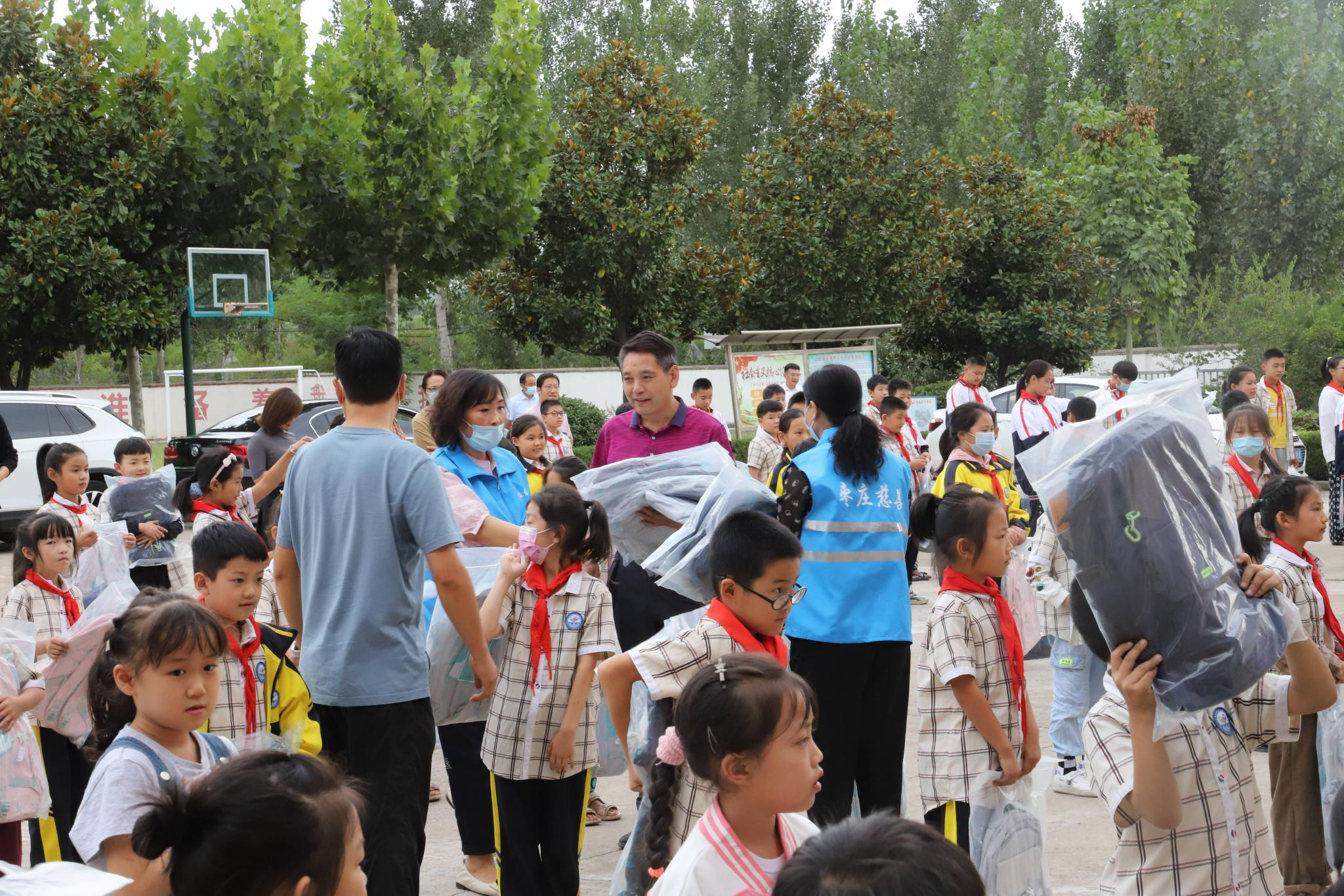 爱心助学!枣庄市慈善总会举行爱心暖校园捐赠仪式休闲区蓝鸢梦想 - Www.slyday.coM 爱心助学!枣庄市慈善总会举行爱心暖校园捐赠仪式休闲区蓝鸢梦想 - Www.slyday.coM