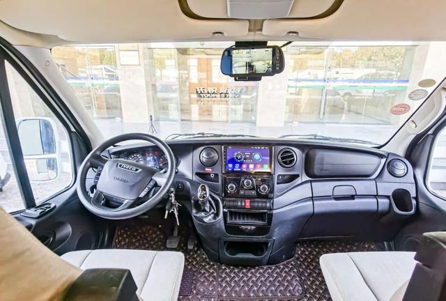 拓锐斯特房车海王星1号,在旅途中寻找自己的孤独星球休闲区蓝鸢梦想 - Www.slyday.coM 拓锐斯特房车海王星1号,在旅途中寻找自己的孤独星球休闲区蓝鸢梦想 - Www.slyday.coM