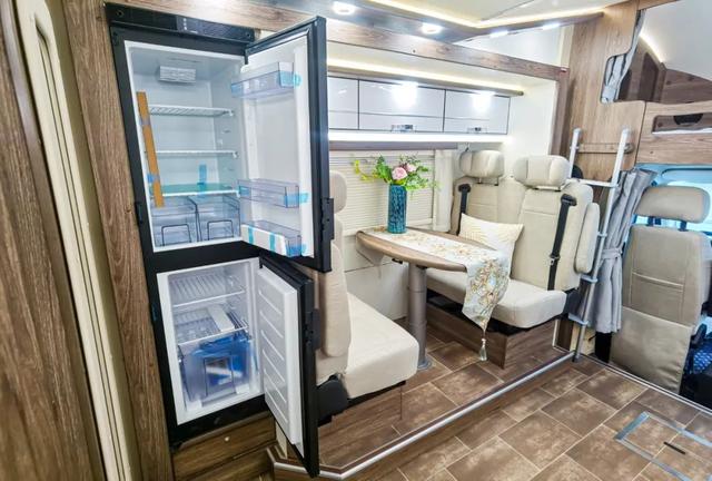 拓锐斯特房车海王星1号,在旅途中寻找自己的孤独星球休闲区蓝鸢梦想 - Www.slyday.coM 拓锐斯特房车海王星1号,在旅途中寻找自己的孤独星球休闲区蓝鸢梦想 - Www.slyday.coM