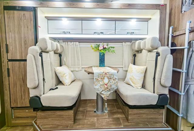 拓锐斯特房车海王星1号,在旅途中寻找自己的孤独星球休闲区蓝鸢梦想 - Www.slyday.coM 拓锐斯特房车海王星1号,在旅途中寻找自己的孤独星球休闲区蓝鸢梦想 - Www.slyday.coM