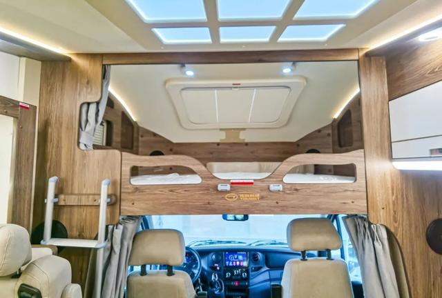 拓锐斯特房车海王星1号,在旅途中寻找自己的孤独星球休闲区蓝鸢梦想 - Www.slyday.coM 拓锐斯特房车海王星1号,在旅途中寻找自己的孤独星球休闲区蓝鸢梦想 - Www.slyday.coM