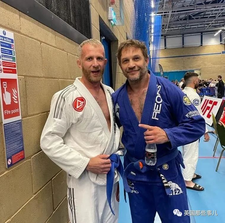 汤姆哈迪偷偷来英国报了个柔术比赛,真拿了冠军!人家这是真能打的啊...休闲区蓝鸢梦想 - Www.slyday.coM 汤姆哈迪偷偷来英国报了个柔术比赛,真拿了冠军!人家这是真能打的啊...休闲区蓝鸢梦想 - Www.slyday.coM