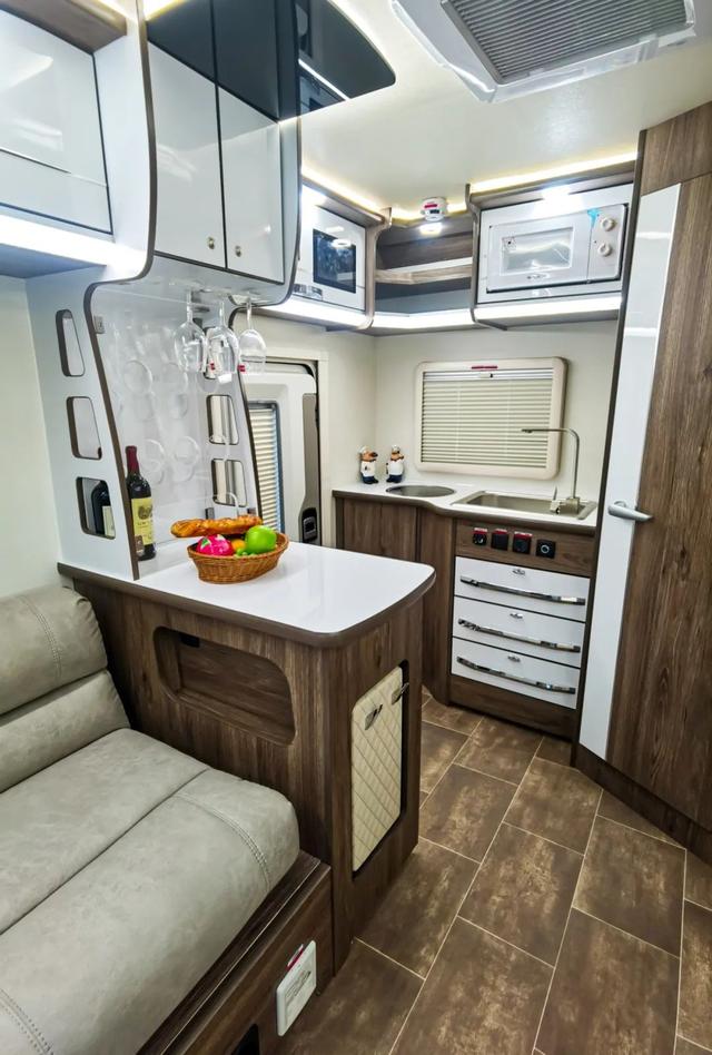 拓锐斯特房车海王星1号,在旅途中寻找自己的孤独星球休闲区蓝鸢梦想 - Www.slyday.coM 拓锐斯特房车海王星1号,在旅途中寻找自己的孤独星球休闲区蓝鸢梦想 - Www.slyday.coM