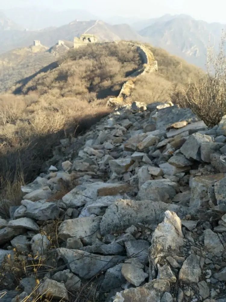 一男子爬山摔倒!昌平民警紧急救援受伤登山客休闲区蓝鸢梦想 - Www.slyday.coM 一男子爬山摔倒!昌平民警紧急救援受伤登山客休闲区蓝鸢梦想 - Www.slyday.coM